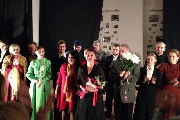 Акторів глядачі проводжали бурхливими оваціями | Фото: Оксана Табачук