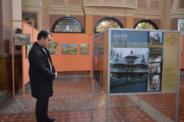 У Франківську відкрили виставку світлин із унікальними церквами XVI-XVIII ст. | Фото: firtka.if.ua