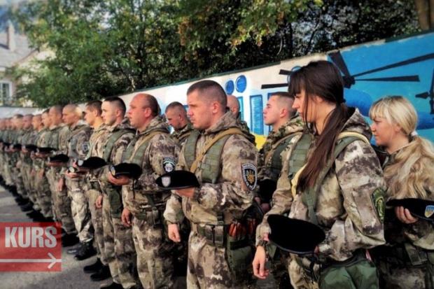 Майже півсотні прикарпатських поліцейських їдуть на Схід замінити колег.