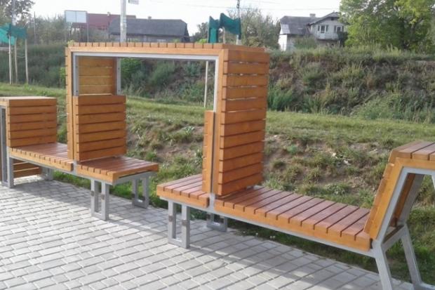 Біля "німецького" озера встановлюють найдовшу лавку у Франківську | Фото: kurs.if.ua