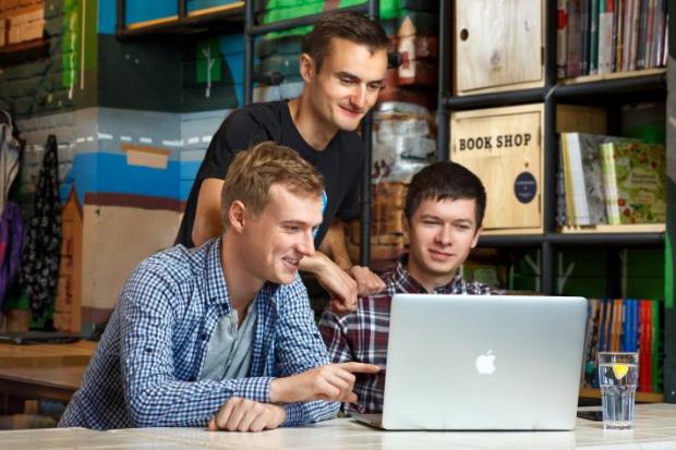 Програмісти створили додаток для смартфонів у стилі &laquo;до-після&raquo; фото
 | Фото: ain.ua