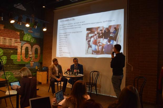 У Франківську підписали меморандум  щодо намірів облаштування громадського простору перед приміщенням друкарні.  | Фото: