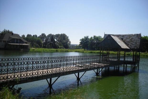 Калушанин рибалив на міському озері, коли в нього заболіло серце