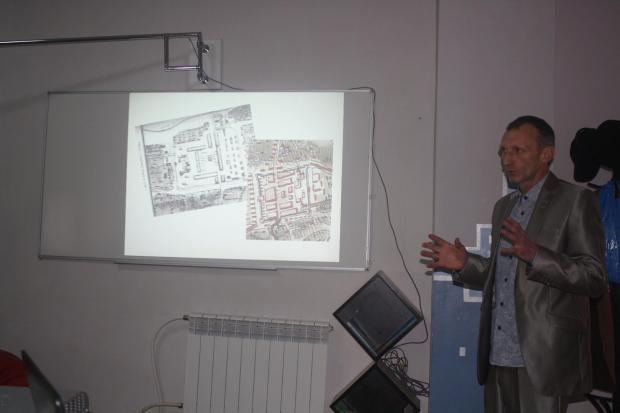 У час свого 55-річчя Богдан Яневич все одно говорив про історію Калуша | Фото: Віктор Пазухін