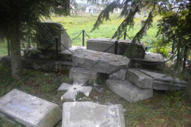 У Польщі зруйнували ам'ятник воїнам Української повстанської армії | Фото: Благодійна ініціатива "Героїка&quot