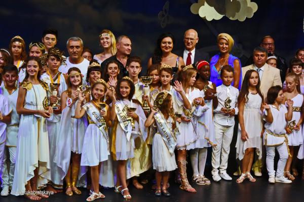 Дві маленькі красуні з Івано-Франківська стали принцесами