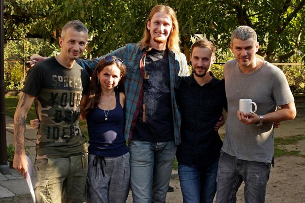 Разом із піснею &laquo;Бог біля тебе&raquo; відбувається прем&rsquo;єра унікального кліпу, знятого у вересні під час мас