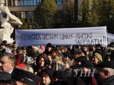 В Івано-Франківську проходить мітинг проти високих тарифів | Фото: .unn.com.ua