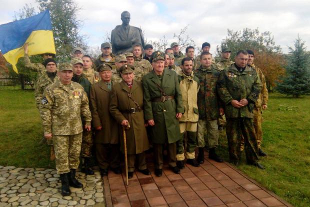 День захисника України воїни АТО та УПА цьогоріч у Калуші відзначали разом | Фото: Громадська спілка