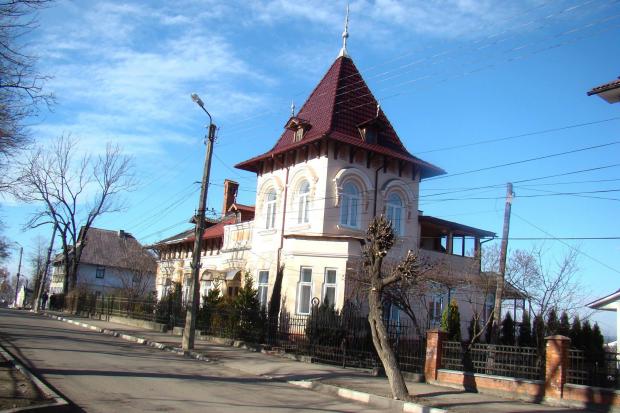 Так нині виглядає маєток братів Фельчинських. Там раніше проживав міський голова Калуша Роман Сушко, нині &mdash; один і