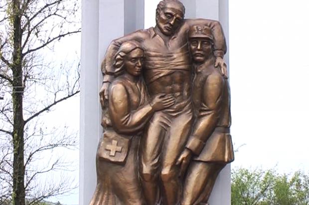 Відкривали пам'ятник урочисто, за участю місцевої громади та поважних гостей