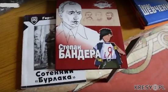 У бібліотеці української школи у місті Бартошице є книги, які, на думку польських ультраправих, відкрито прославляють ОУ