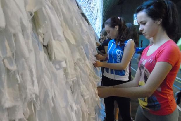 Школярі міста постійно надають посильну допомогу учасникам АТО | Фото: Управління освіти 