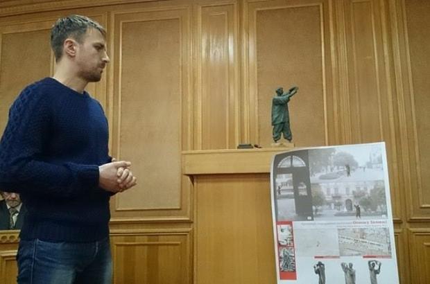 Попри це автори проектів представили свої проекти пам'ятника. | Фото: kurs.if.ua