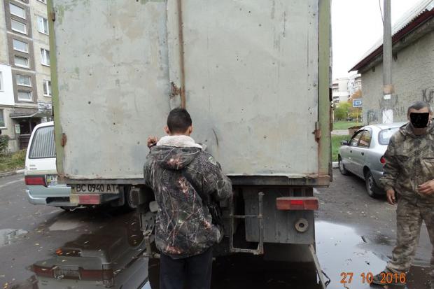 Овочі з вантажівки продавали без відповідного на те дозволу | Фото: Інспекція з благоустрою м. Калуша