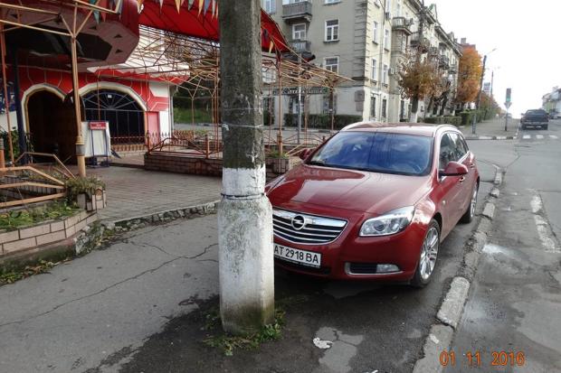 У поле зору інспекторів автомобіль "Опель" потрапляє вже не вперше | Фото: Інспекція з благоустрою м. Калуша