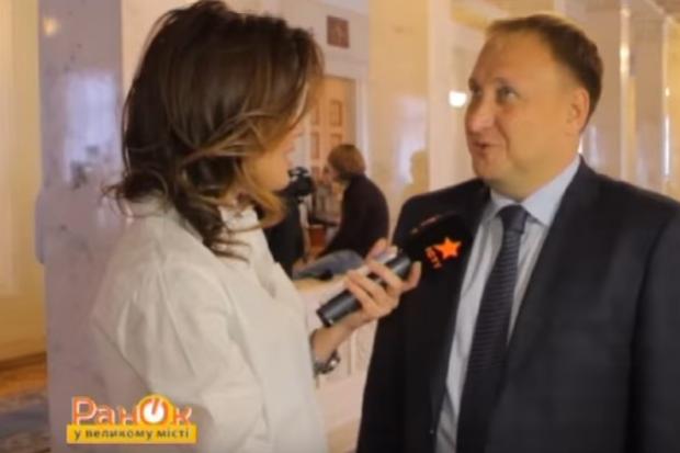 Віктор Шевченко зізнався, що давно не купував хліб і ніколи не дивився, скільки окремо коштує віскі | Фото: скріншот з в