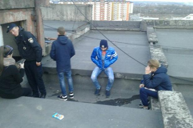 Патрульні передали неповнолітніх праціникам ювенальної превенції