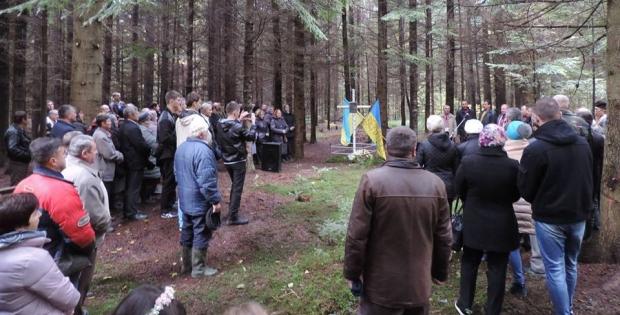 Встановленням й освяченням пам&rsquo;ятного знаку на місці загибелі керівного складу Перегінського районного проводу зав