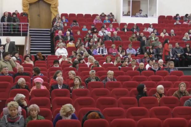 Калушани, які завітали до ПК &laquo;Юність&raquo;, змінами у приміщенні були вражені | Фото: Скрін з відео