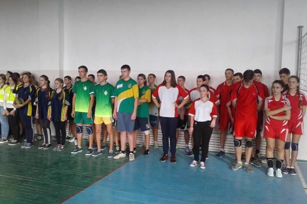 У Добровлянському НВК проведено молодіжний турнір з волейболу
 | Фото: visti-kalush.com.ua
