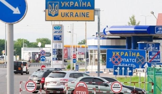 Українець де-факто і де-юре не може їхати додому в режимі транзиту, в який поміщають транспортні засоби іноземної реєстр