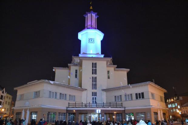 Фіолетовий колір найчастіше використовують для позначення проблеми недоношених дітей