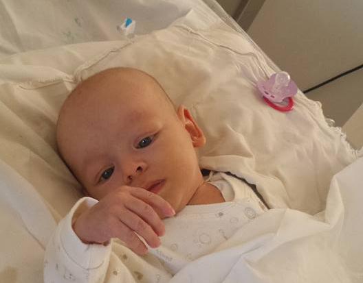 Дитина у важкому стані. Сьогодні її мають перевезти у Київ | Фото: Надія Стахурська