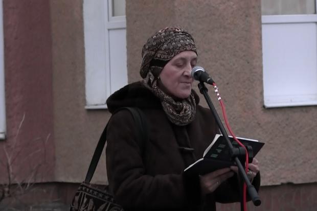 Любов Липовська зачитала уривок з вірша поета зі Львова Богдана Сольчаника, який загинув на Майдані