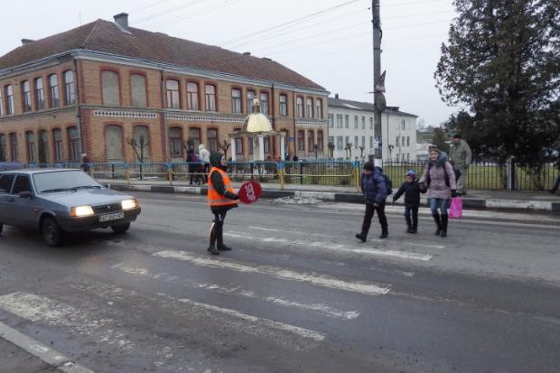 Для супроводжуючих пошито спеціальну уніформу та замовлено відповідні знаки