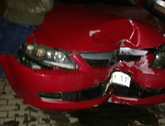 В Івано-Франківську нетверезий водій в'їхав у стовп та отримав три постанови.
 | Фото: Патрульна поліція Івано-Фран