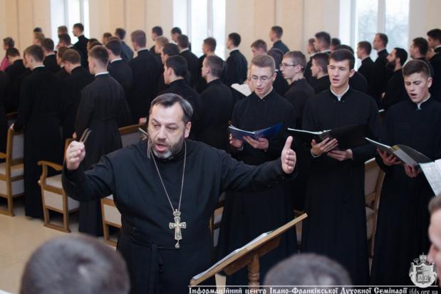 Всі Богослужіння прекрасним мелодійним співом прикрасив семінарійний хор &laquo;Благовіст&raquo;