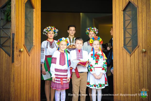 Особливо українська грмоада Мілану пишаються  українською школою Софії Божої Премудрісті, де діти вивчають рідну мову та