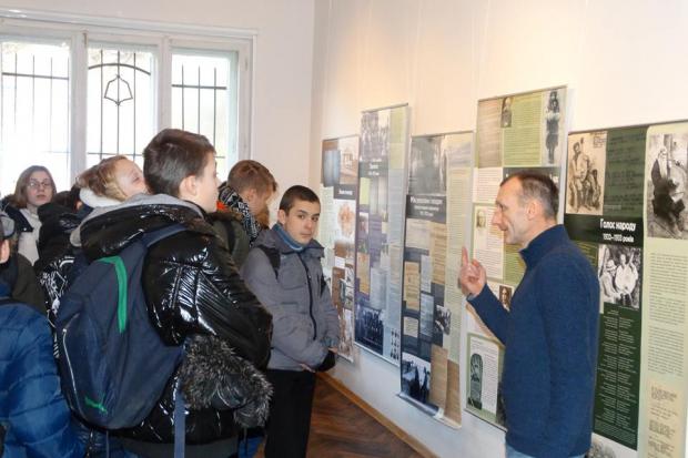 Виставку презентував старший науковий співробітник меморіального музею "Калуська в'язниця" Богдан Яневич 