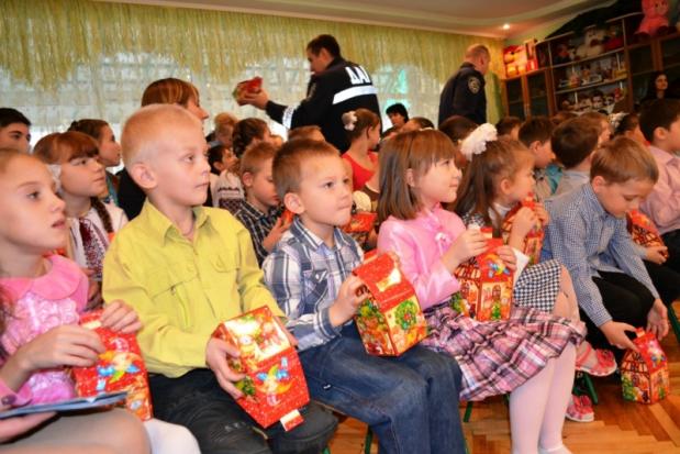 Калуські дошкільнята не залишаться без подарунків
