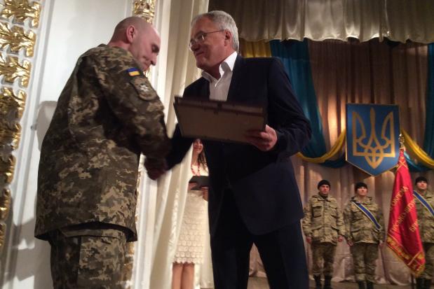 До Дня ЗСУ міський голова вручив військовим сертифікати на квартири

