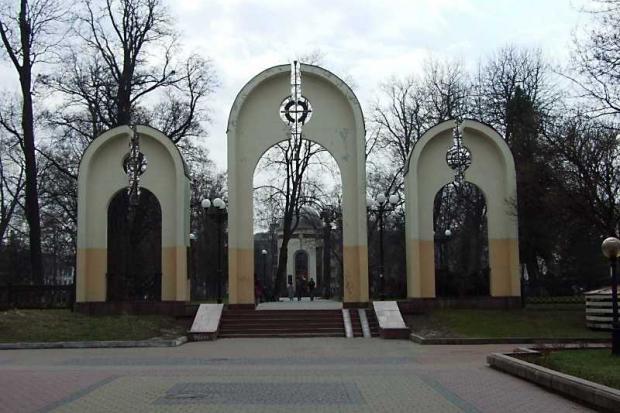 Злочинців вдалося зафіксувати на камери спостереження.
