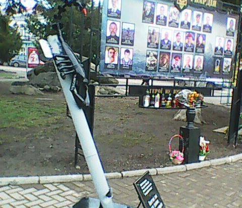 У Коломиї з&rsquo;явився пам&rsquo;ятний знак землякам, що пішли захищати Україну
 | Фото: Сергій Тютюнков