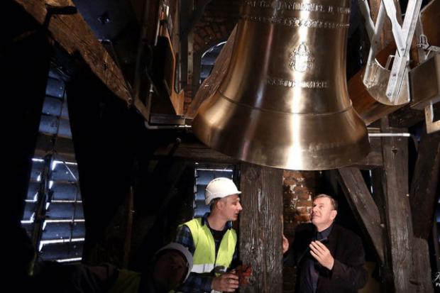 А такий дзвін "іван Павло ІІ" створили у ливарні дзвонів Яна Фельчинського для дзвіниці у Вавелі | Фото: janfe
