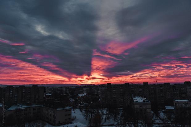 Таким було вчора небо над Калушем  | Фото: Олександр Галькевич 