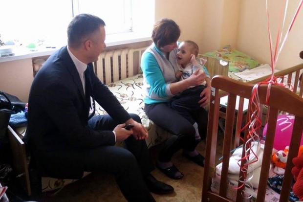 6-річного Андрія зачинили у кімнаті і залишили помирати з температурою 40.