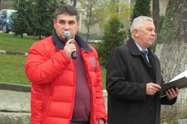 Ігор Хемич під час позачергової сесії Калуської міської ради з приводу припинення урядом перемовин щодо євроінтеграції У