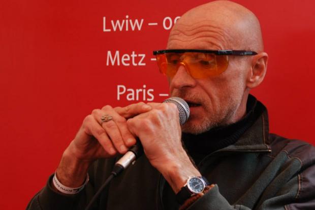 Прихильники Юрка Іздрика допомогли йому зібрати кошти на операцію