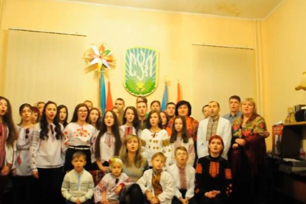 Калуські СУМівці виконали відому українську колядку | Фото: скріншот з відео