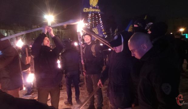 У Києві тисячі людей пройшли смолоскипною ходою на честь Бандери
 | Фото: hromadske.uа