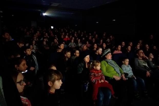 Глядачі стояли навіть у проходах | Фото: Час кіно/Facebook