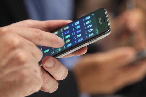 Ілюстрація. Зловмисник скористався тим, що продавчиня відволіклася на інших покупців, непомітно взяв телефон і поспіхом 