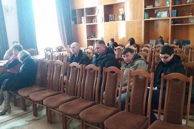 На громадські слухання прийшли тільки кілька перевізників та журналістів і міська влада | Фото: Оксана Пілянська