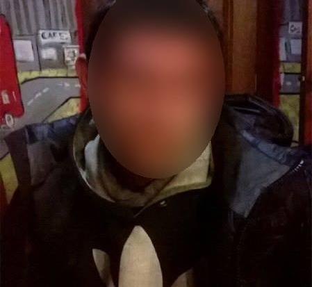 Патрульнізатримали двох чоловіків - у кишені одного з них було 8 000 гривень з каси. | Фото: Патрульна поліція Івано-Фра