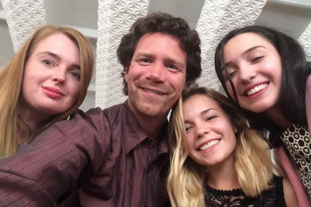 Клуб з вивчення англійської мови для всіх бажаючих діє вже впродовж кількох місяців | Фото: Brennan Purtzer/Facebook